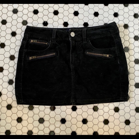 American Eagle Outfitters Dresses & Skirts - American Eagle corduroy black zipper mini skirt